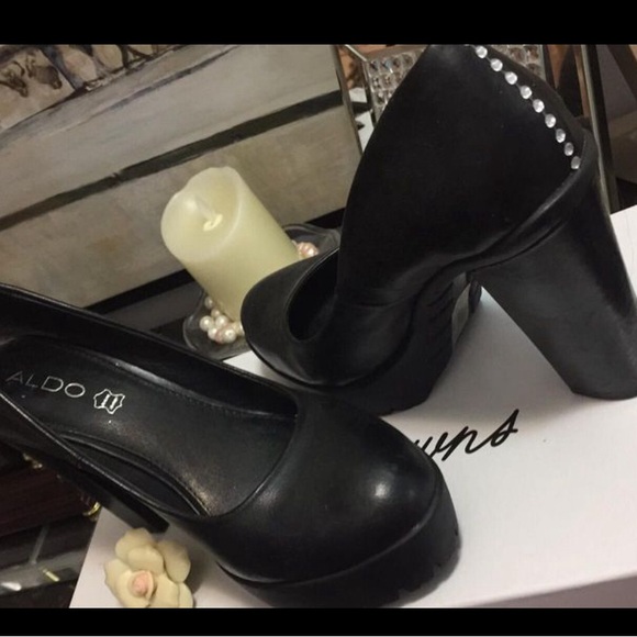 Beautiful. Pumps. Elegant very classy - Picture 1 of 4